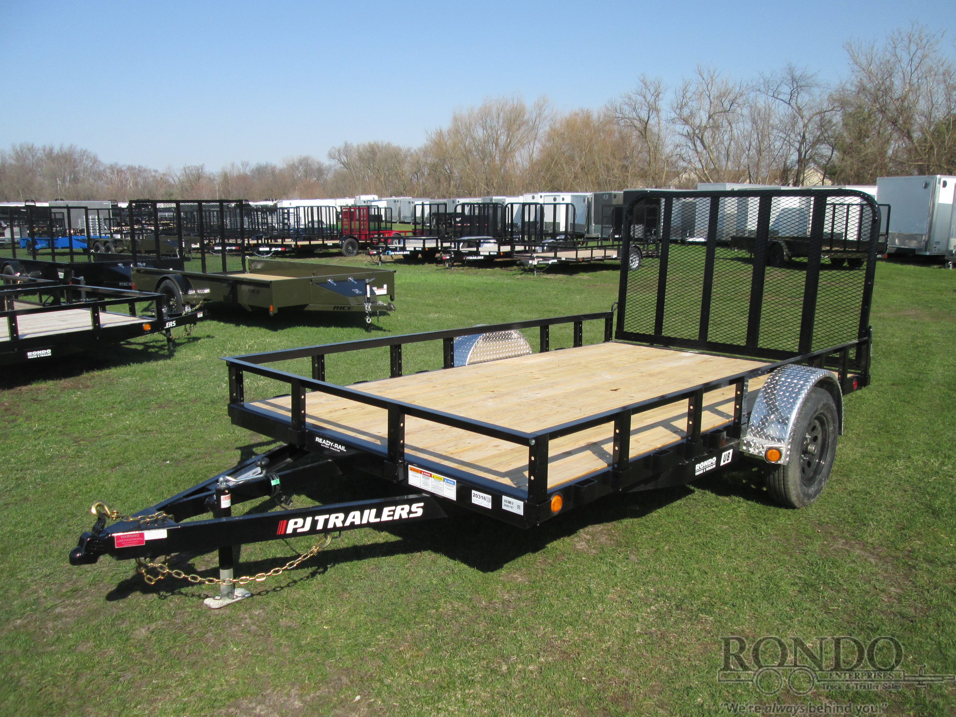 2026 PJ TRAILERS U8 Single Axle Utility U821231DSGK in Sycamore, IL