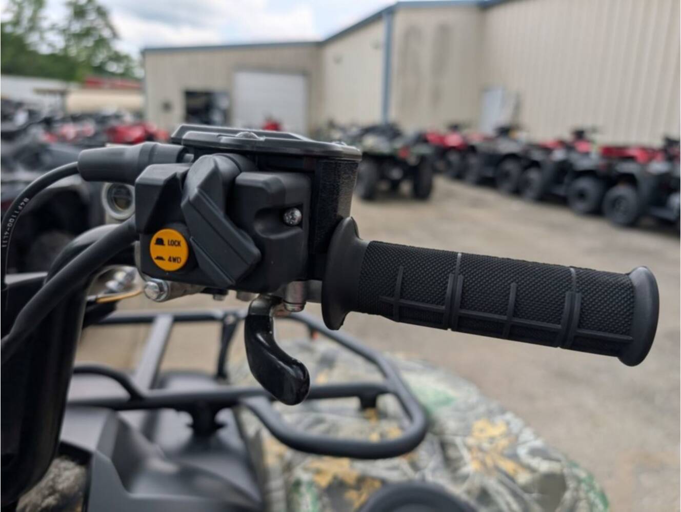 A photo of this 2025 Yamaha Grizzly EPS Camo
