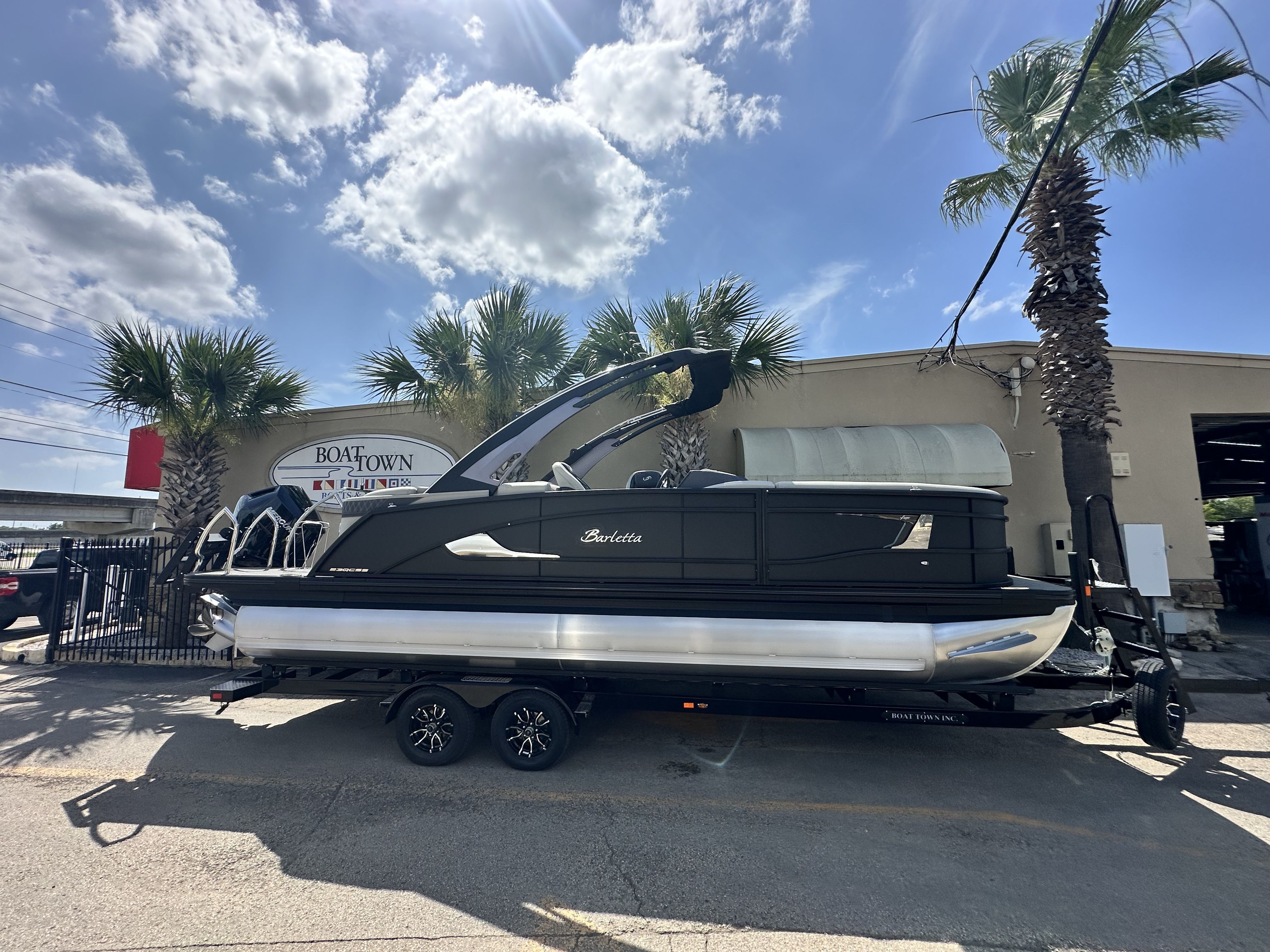 2025 Barletta Lusso 23QCSSA Pontoon Boat boat