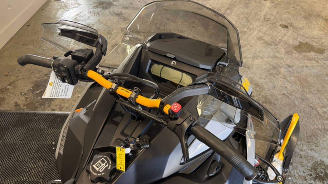 A photo of this 2026 Ski-Doo MZX ADRENALINE W/ BLIZZARD PACKAGE 600R E-TEC 137