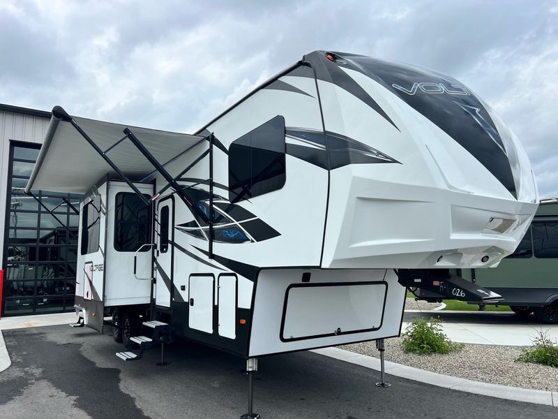 2018 Dutchmen Voltage 3605 RV