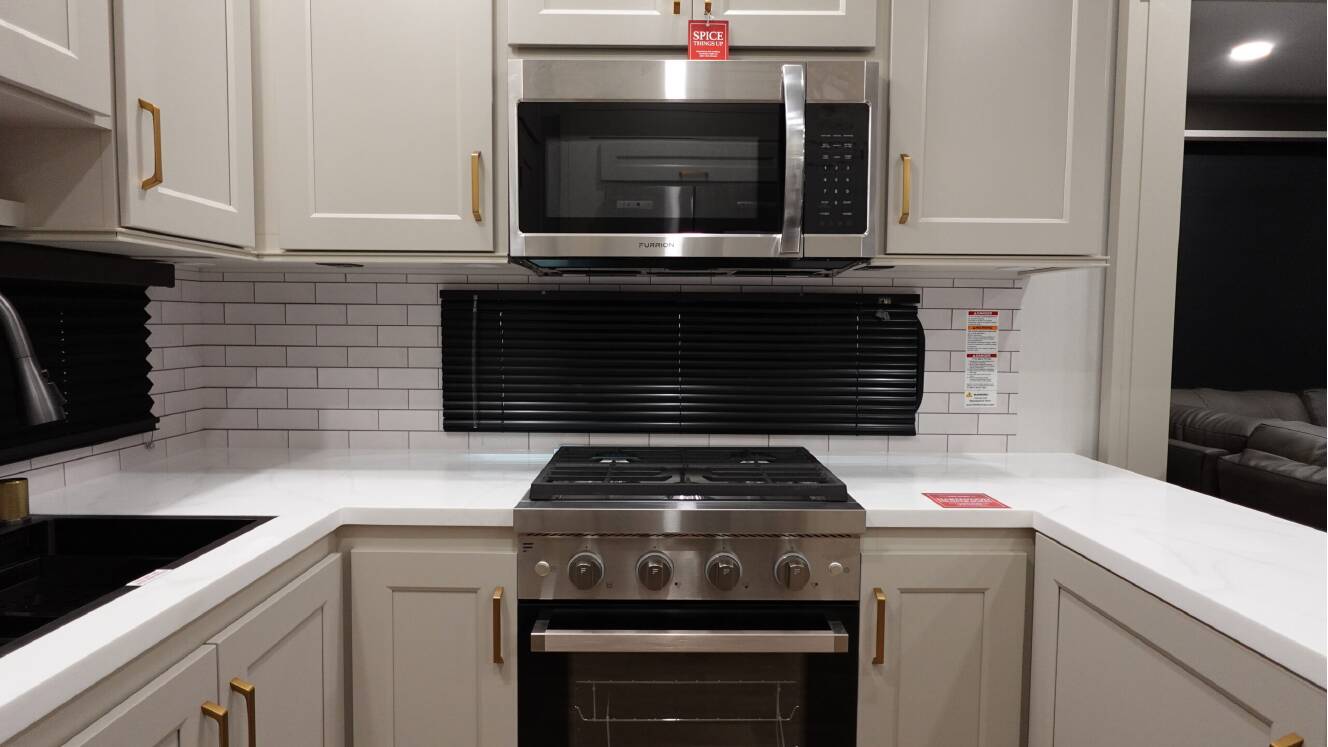 A photo of this 2026 Keystone AVALANCHE 390DS