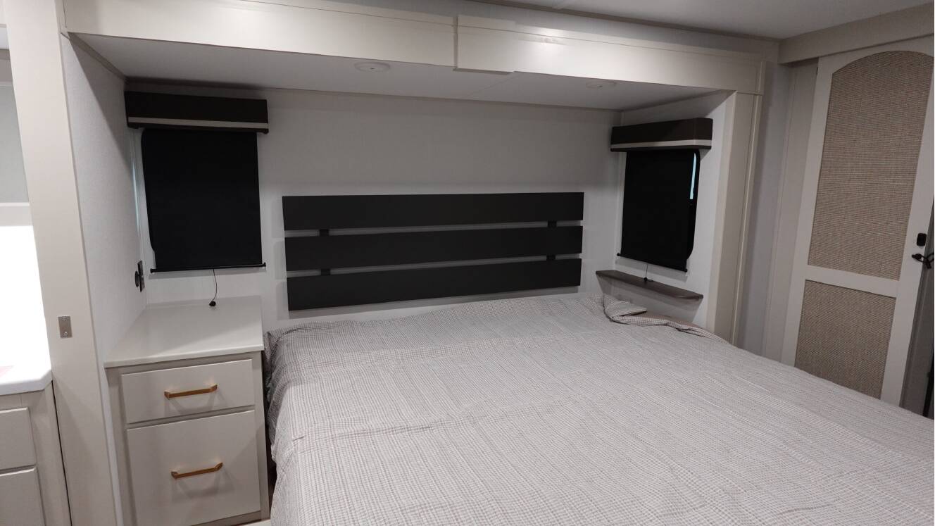 A photo of this 2026 Keystone AVALANCHE 390DS