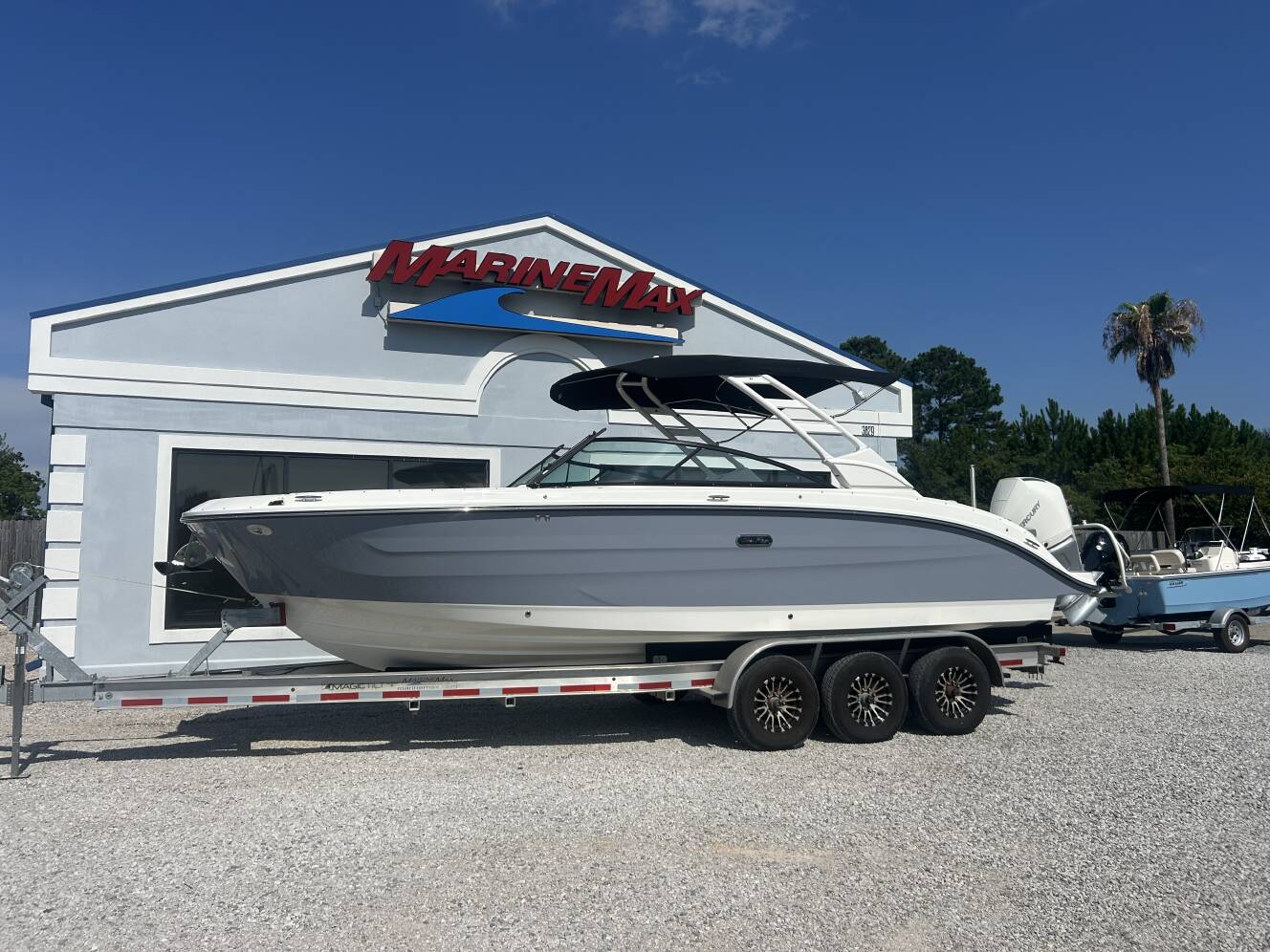 A photo of this 2027 Sea Ray SDX 270 Outboard