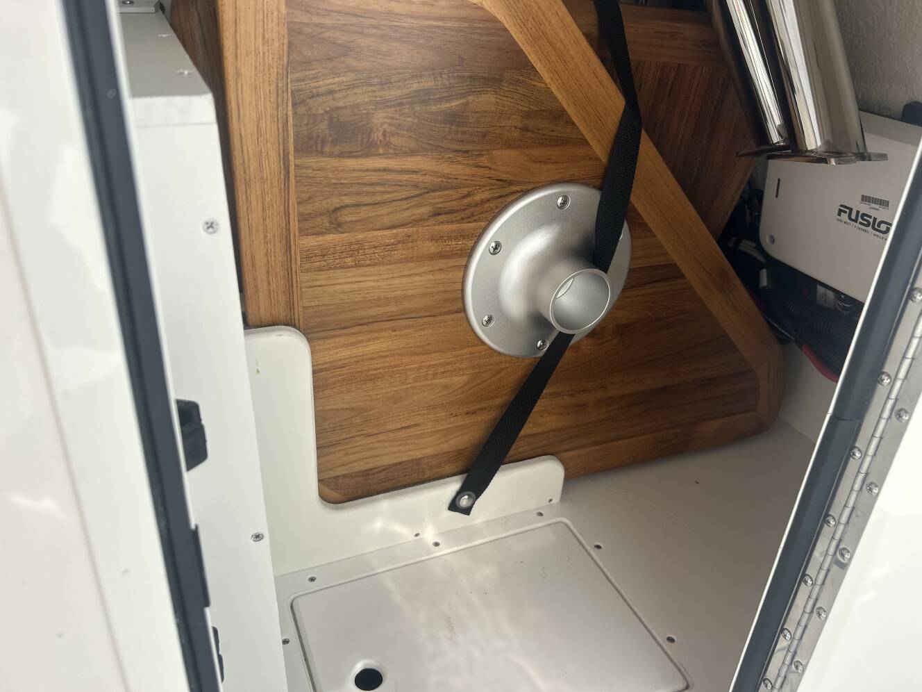 A photo of this 2027 Sea Ray SDX 270 Outboard