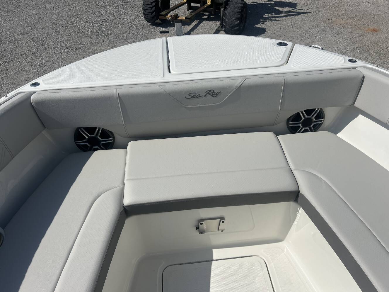 A photo of this 2027 Sea Ray SDX 270 Outboard