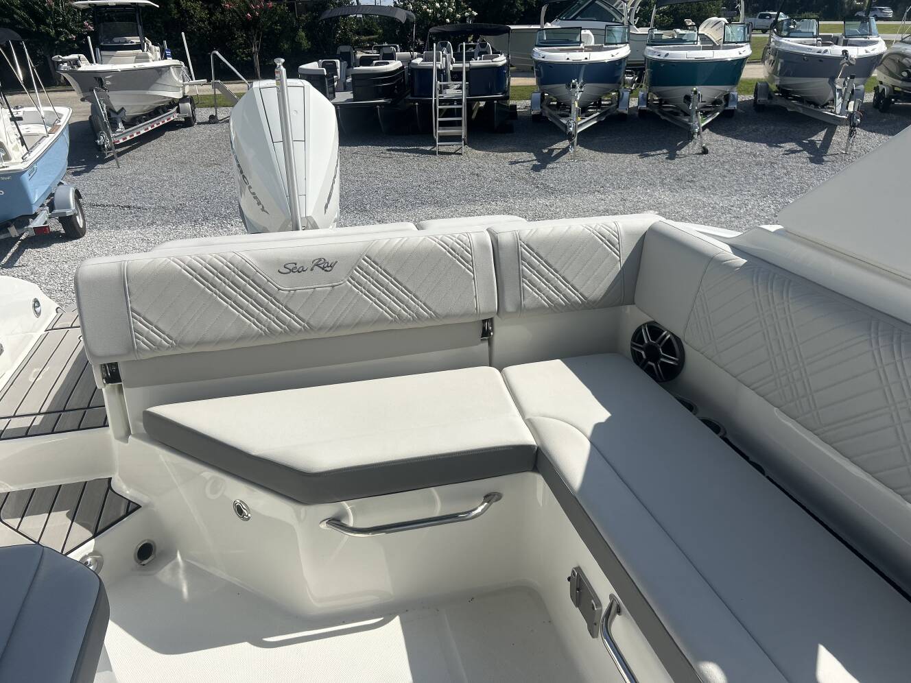 A photo of this 2027 Sea Ray SDX 270 Outboard