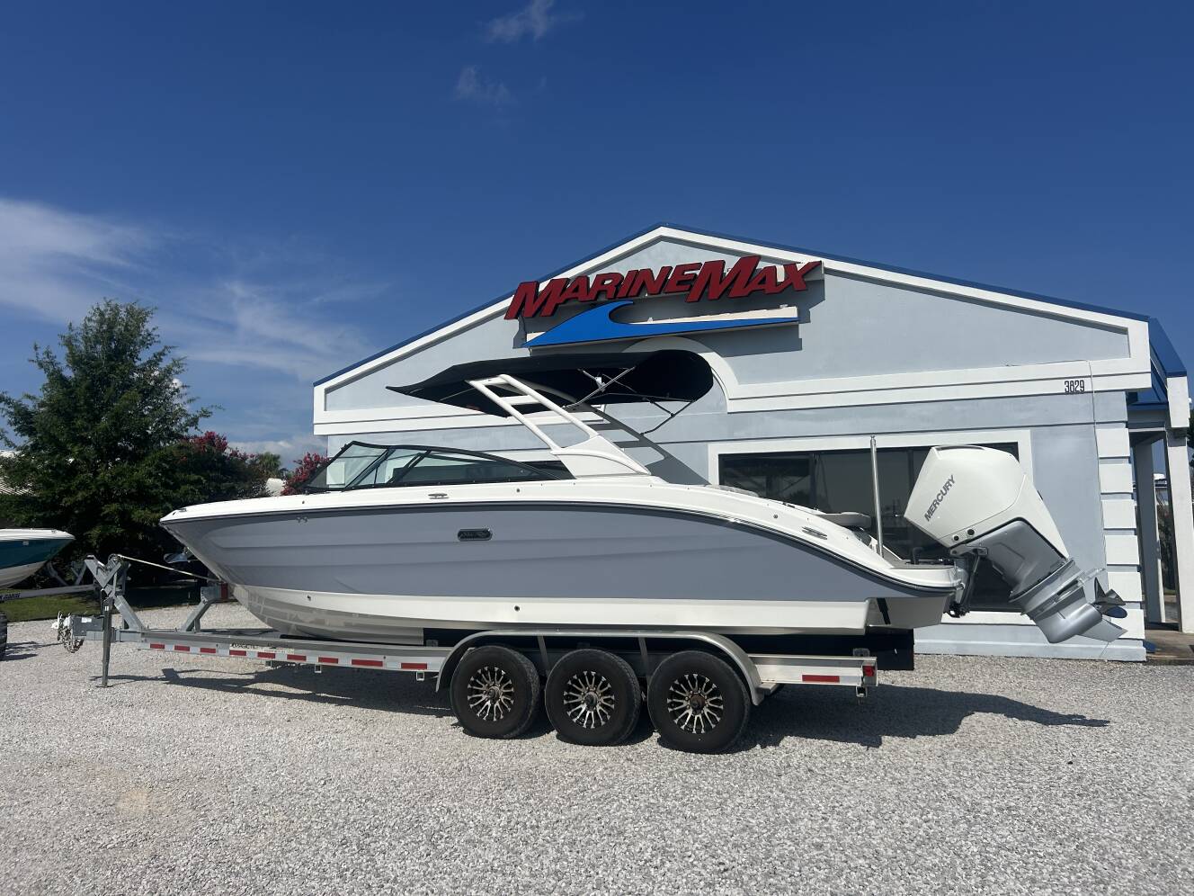 A photo of this 2027 Sea Ray SDX 270 Outboard