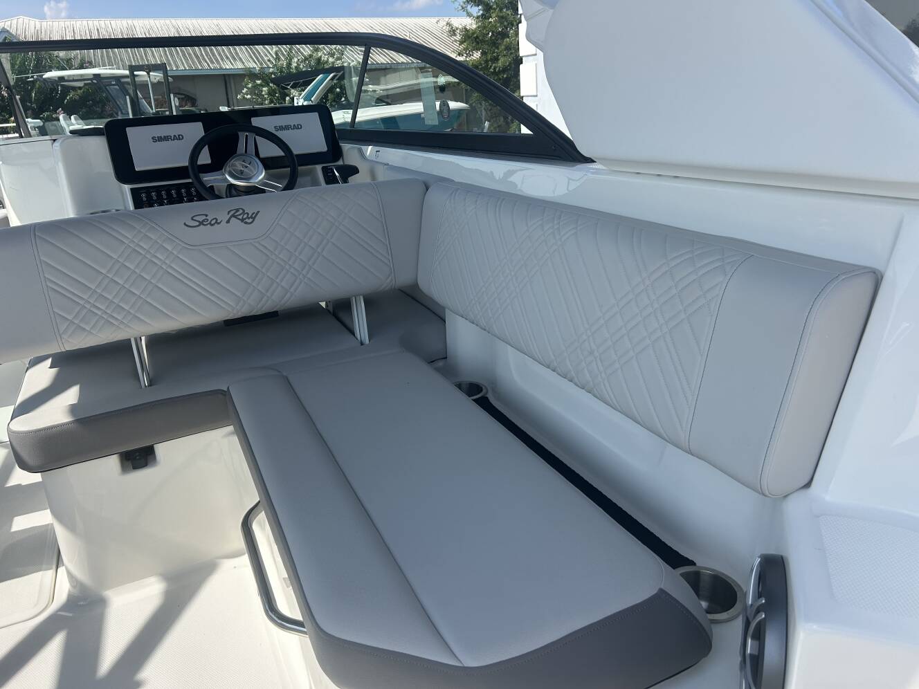 A photo of this 2027 Sea Ray SDX 270 Outboard