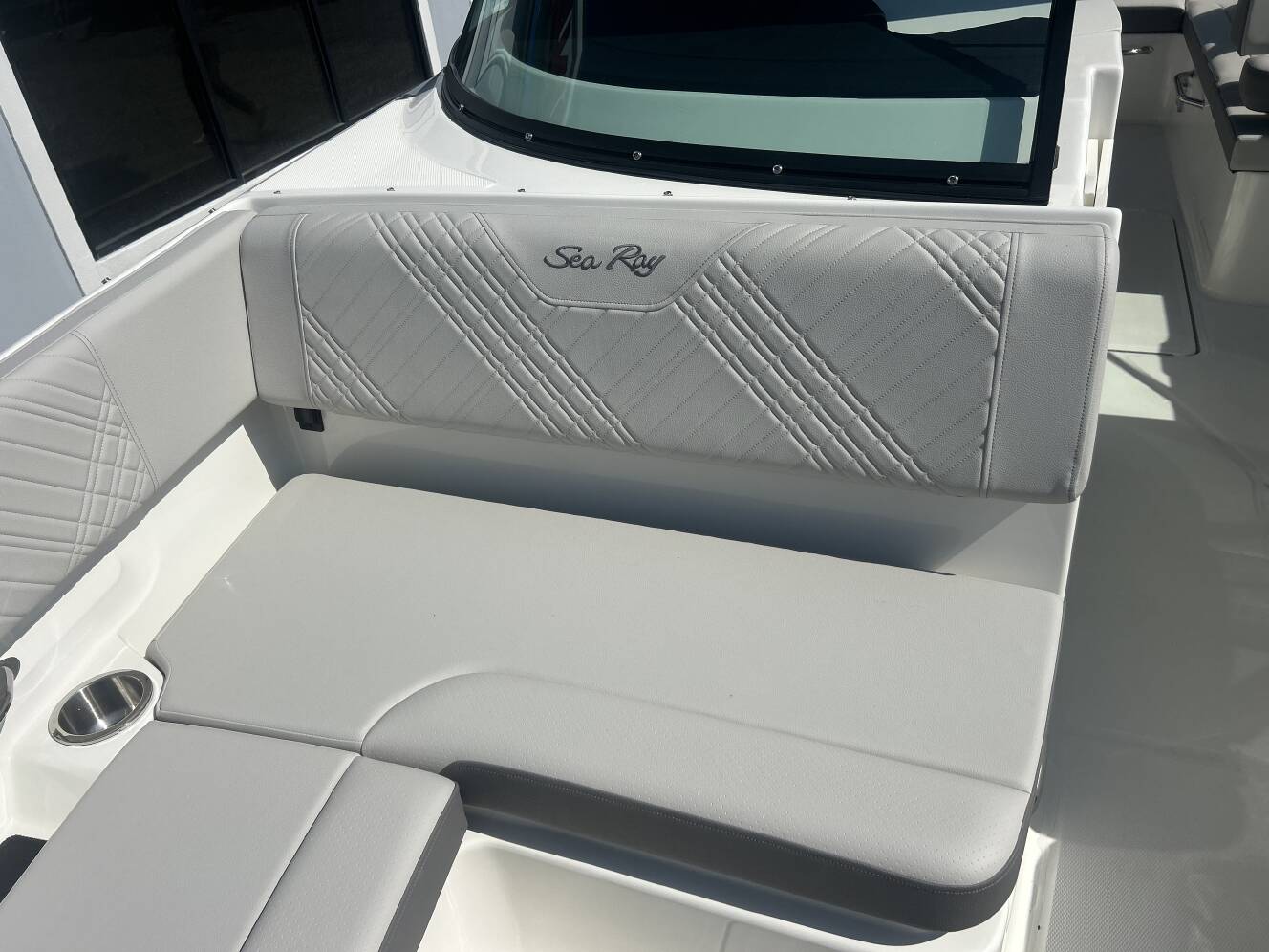 A photo of this 2027 Sea Ray SDX 270 Outboard