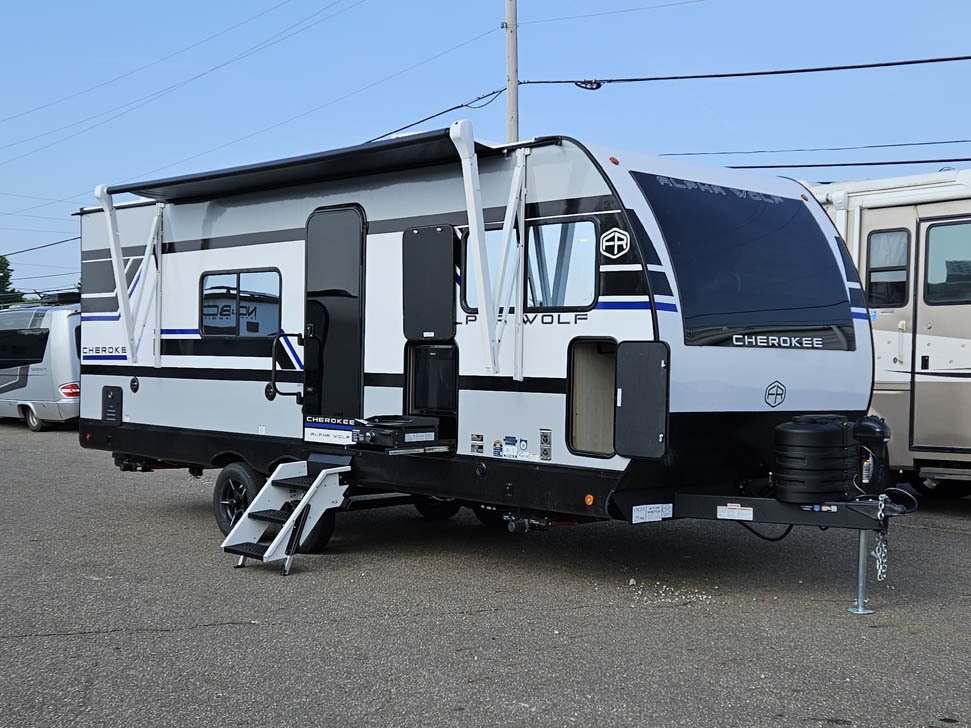 2027 Forest River Cherokee Alpha Wolf 25FKX in streetsboro OH