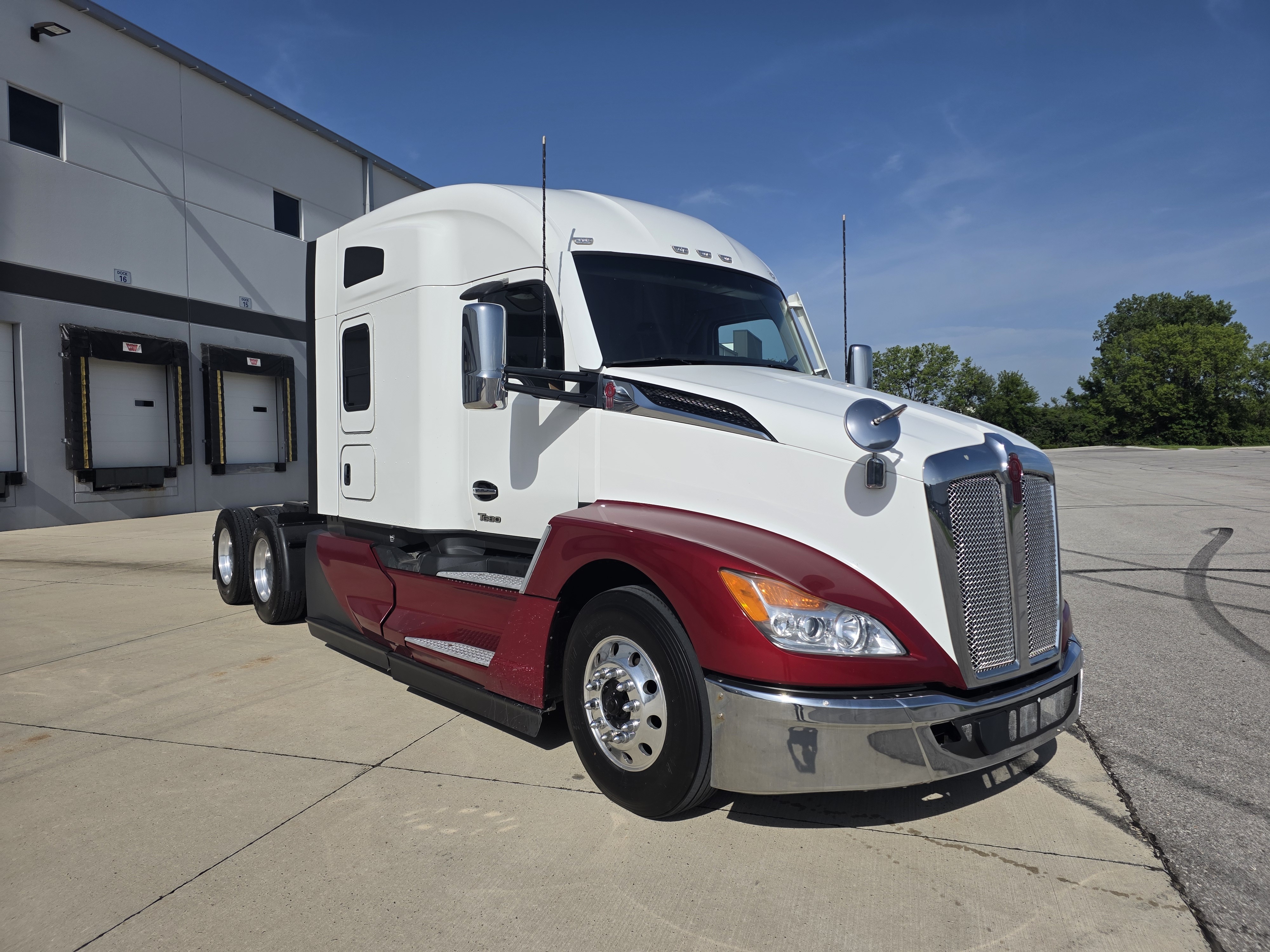 2023 KENWORTH T680 in Kansas City, MO