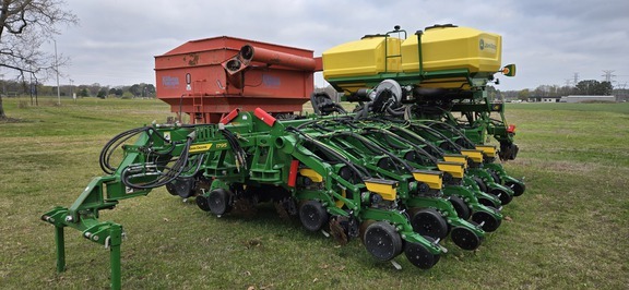 2023 John Deere 1795 in Martin, TN