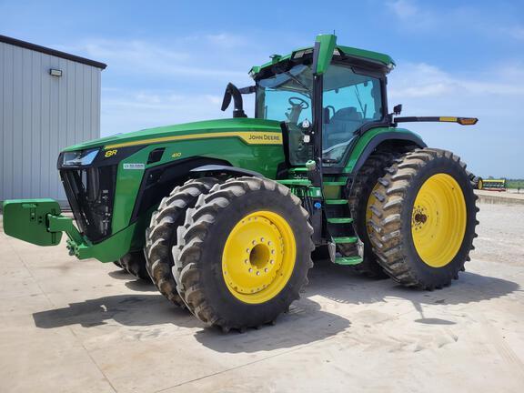 2023 John Deere 8R 410 in Shelbyville, IL