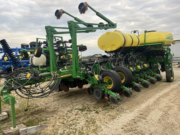 2018 John Deere 1775NT in London, OH