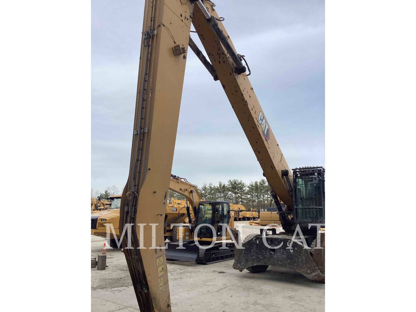 2022 CAT MH3040 in Milford, MA