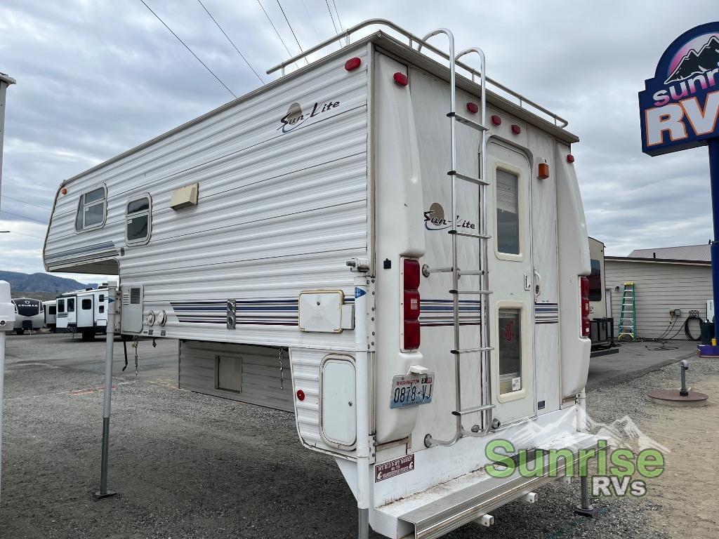 2001 Sun Valley SUNLITE TRUCK 9.5 TRUCK CAMPER in omak WA