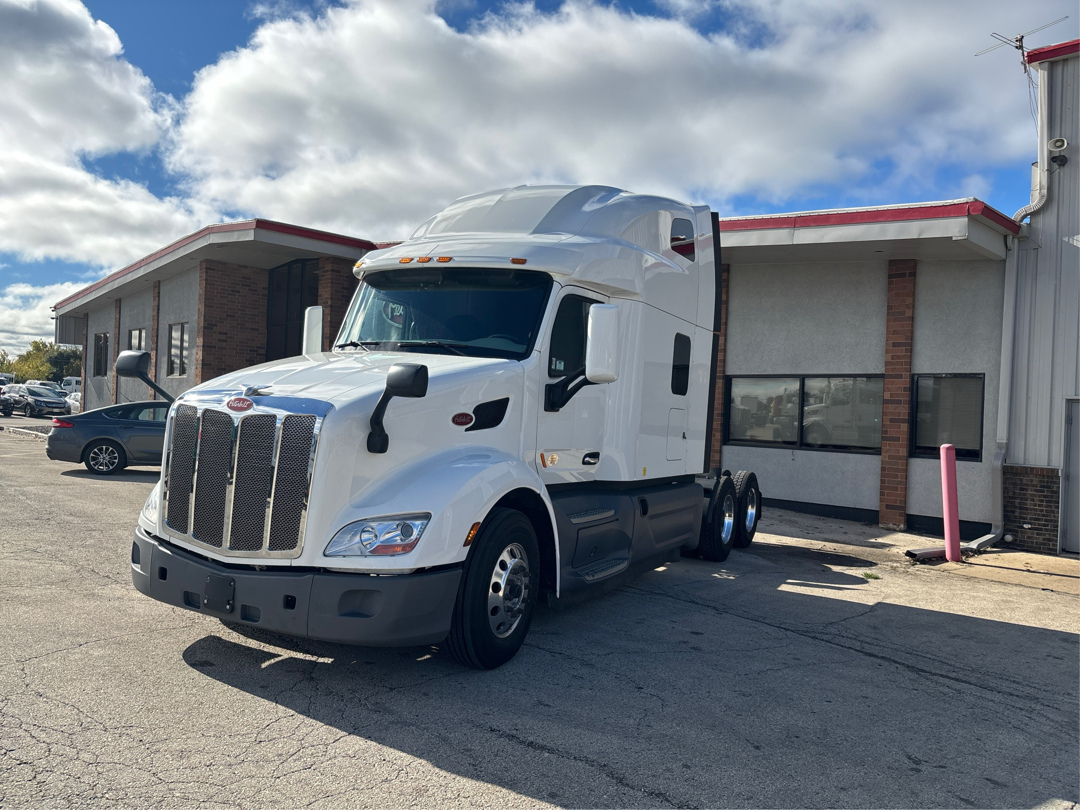 2021 PETERBILT 579 in Indianapolis, IN