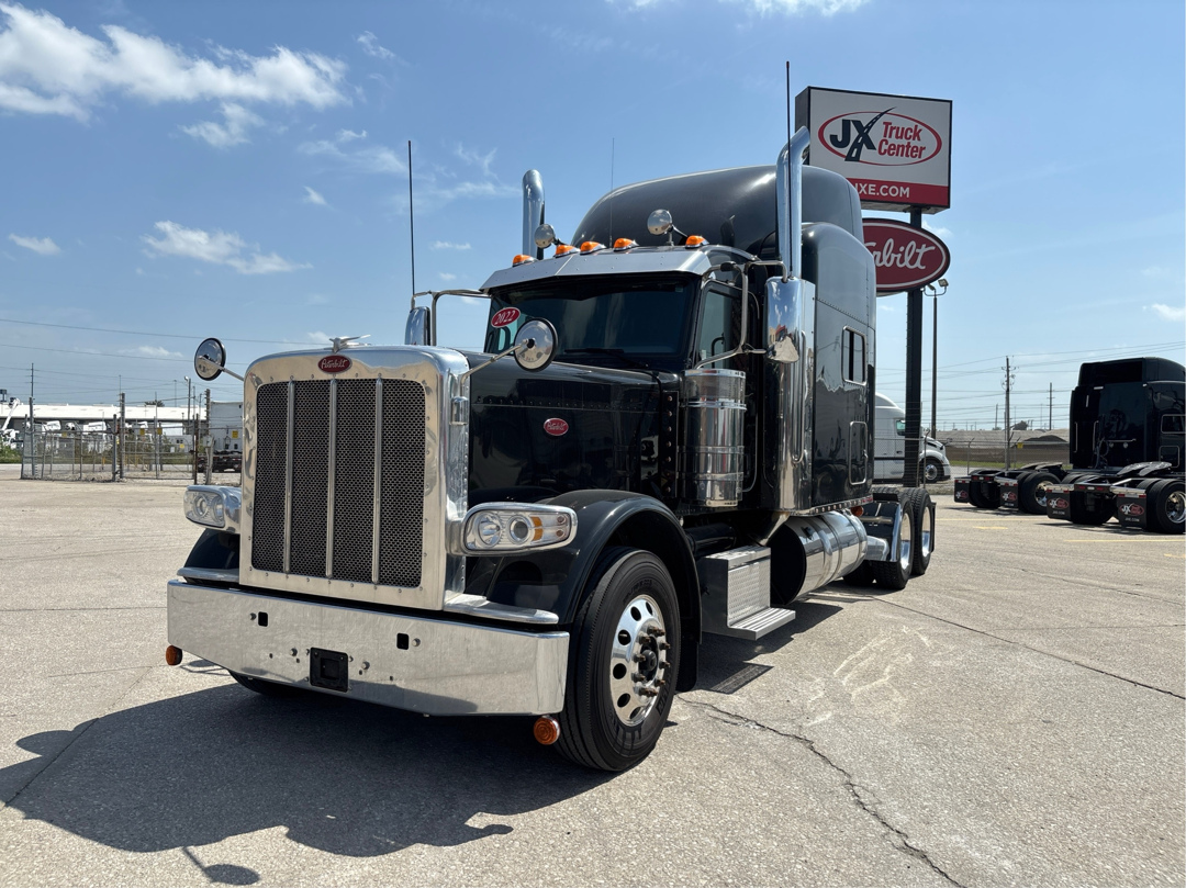 2022 PETERBILT 389 in Indianapolis, IN