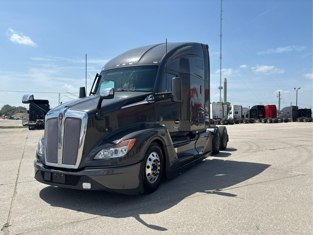 2022 KENWORTH T680 in Indianapolis, IN