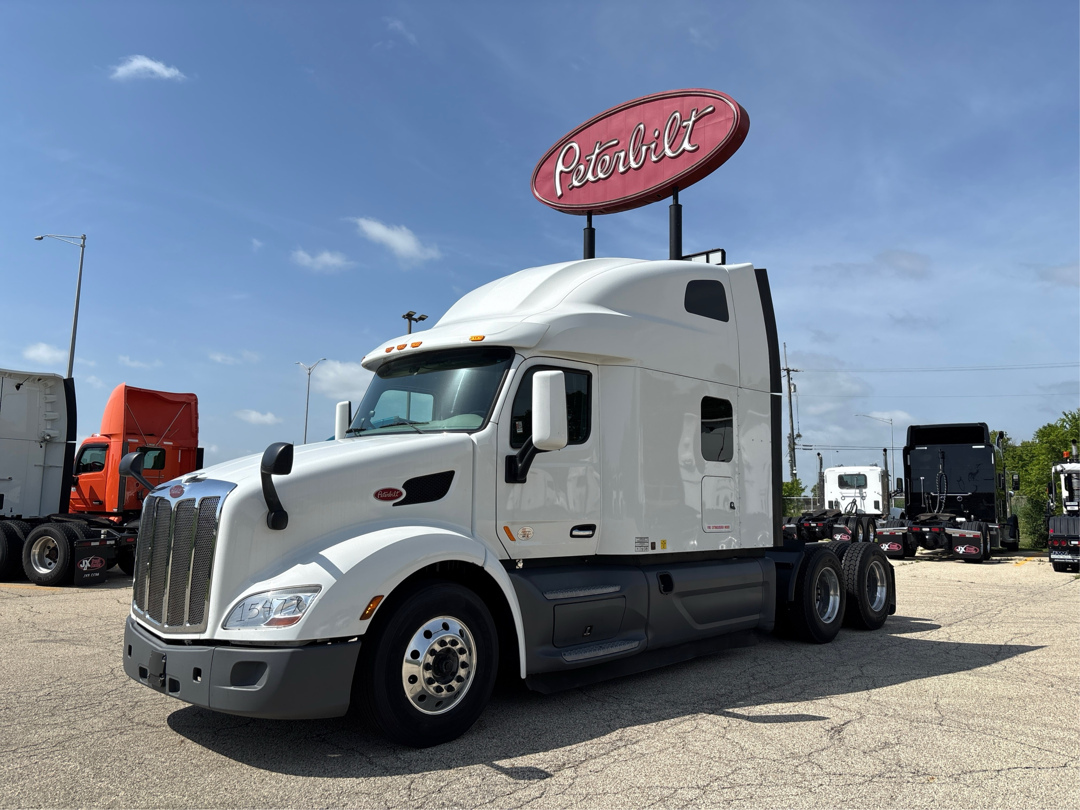 2021 PETERBILT 579 in Wadsworth, IL