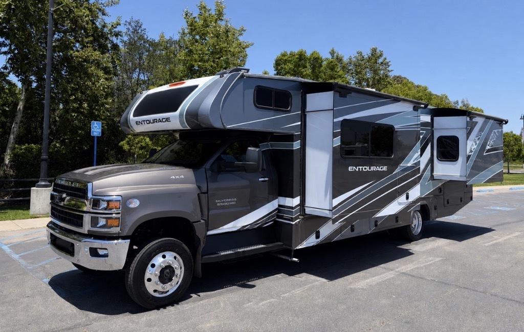 2023 Coachmen ENTOURAGE 330DS RV