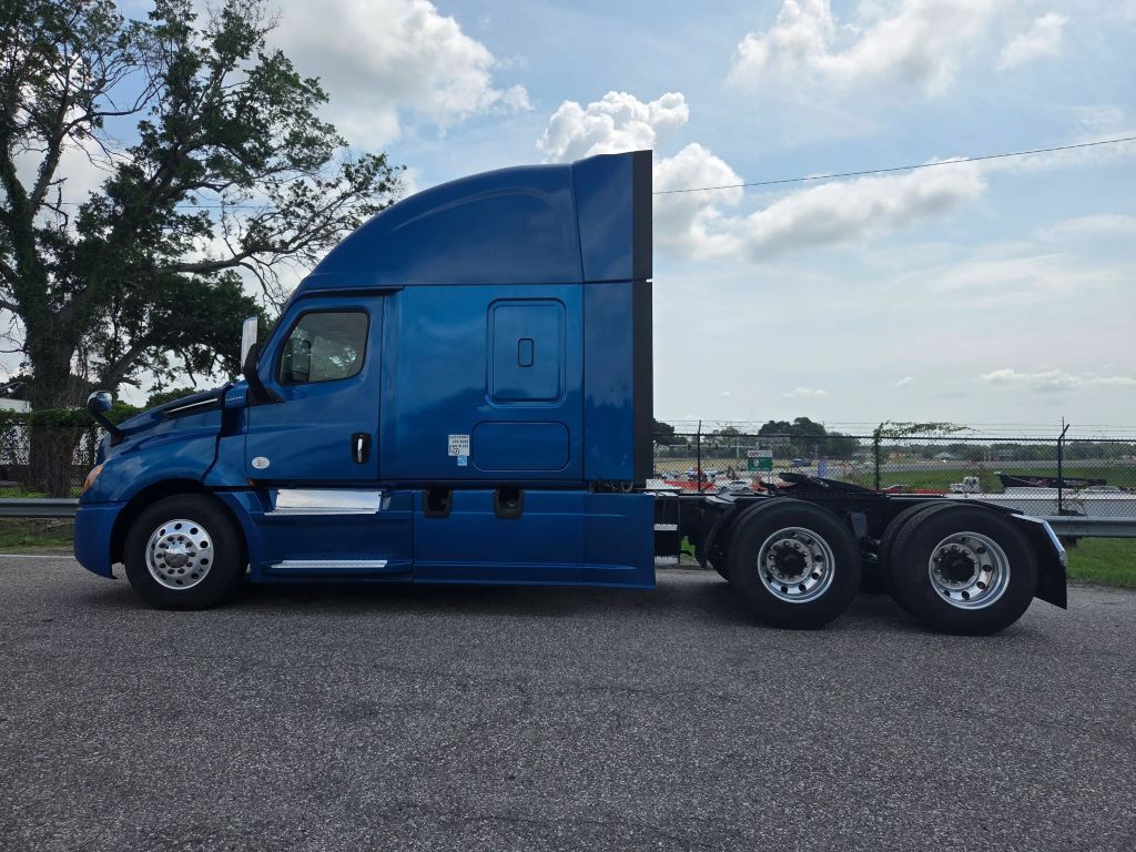 2020 FREIGHTLINER CASCADIA 126 in Apopka, FL