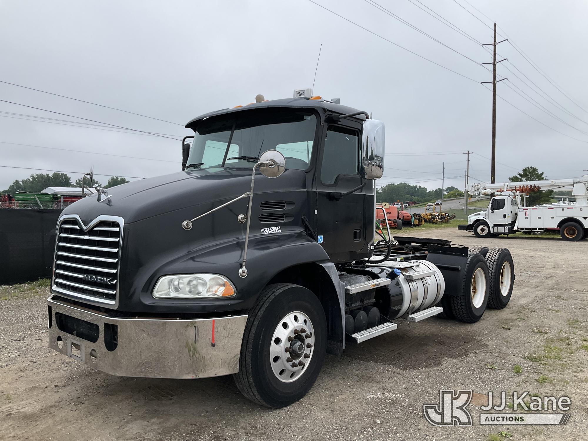 2016 MACK 600 in Charlotte, MI