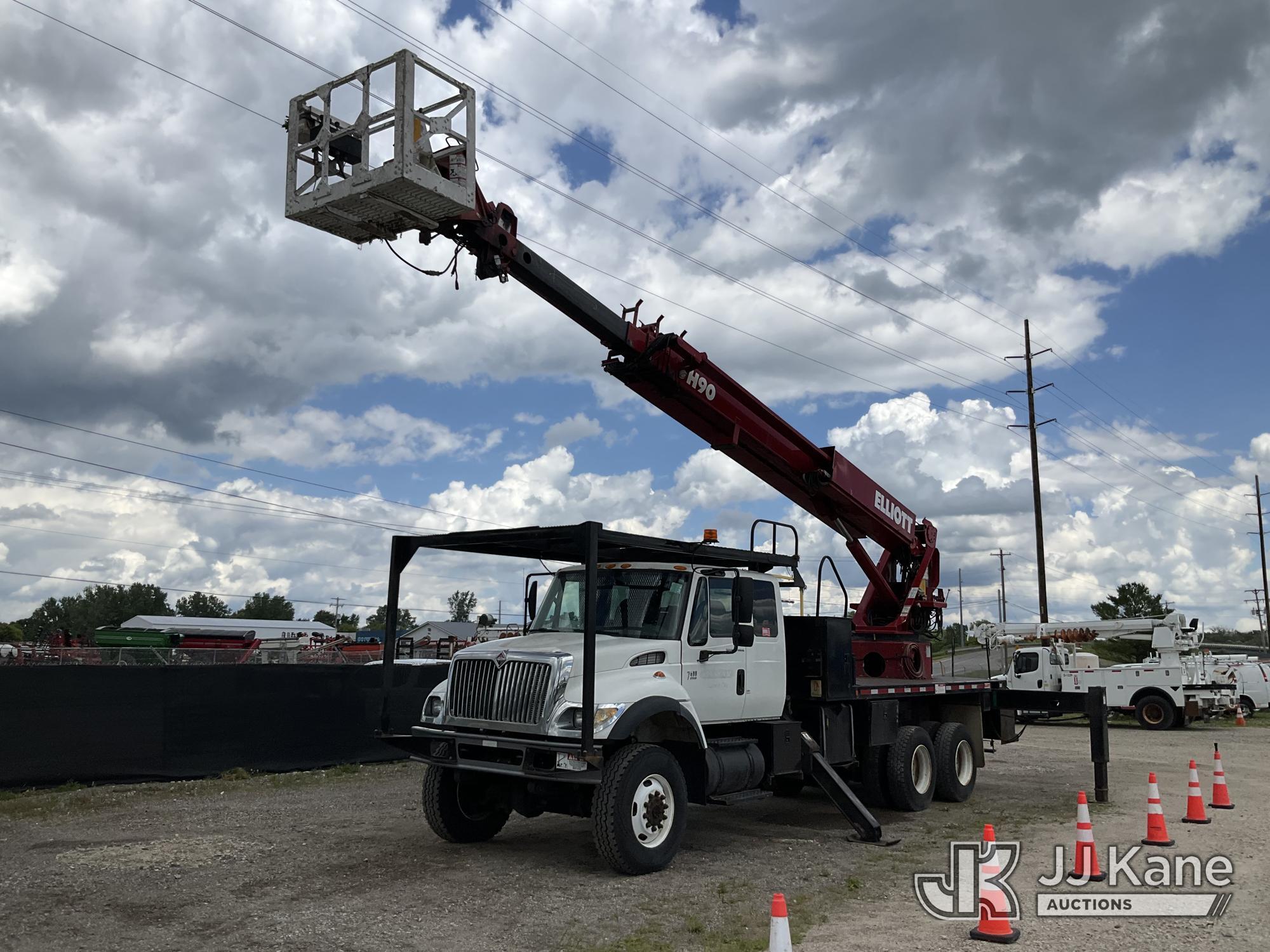2004 INTERNATIONAL 7400 in Charlotte, MI