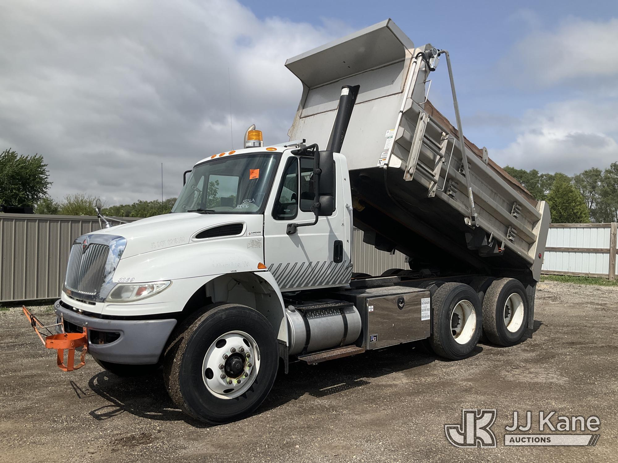 2016 International 7400 in South Beloit, IL
