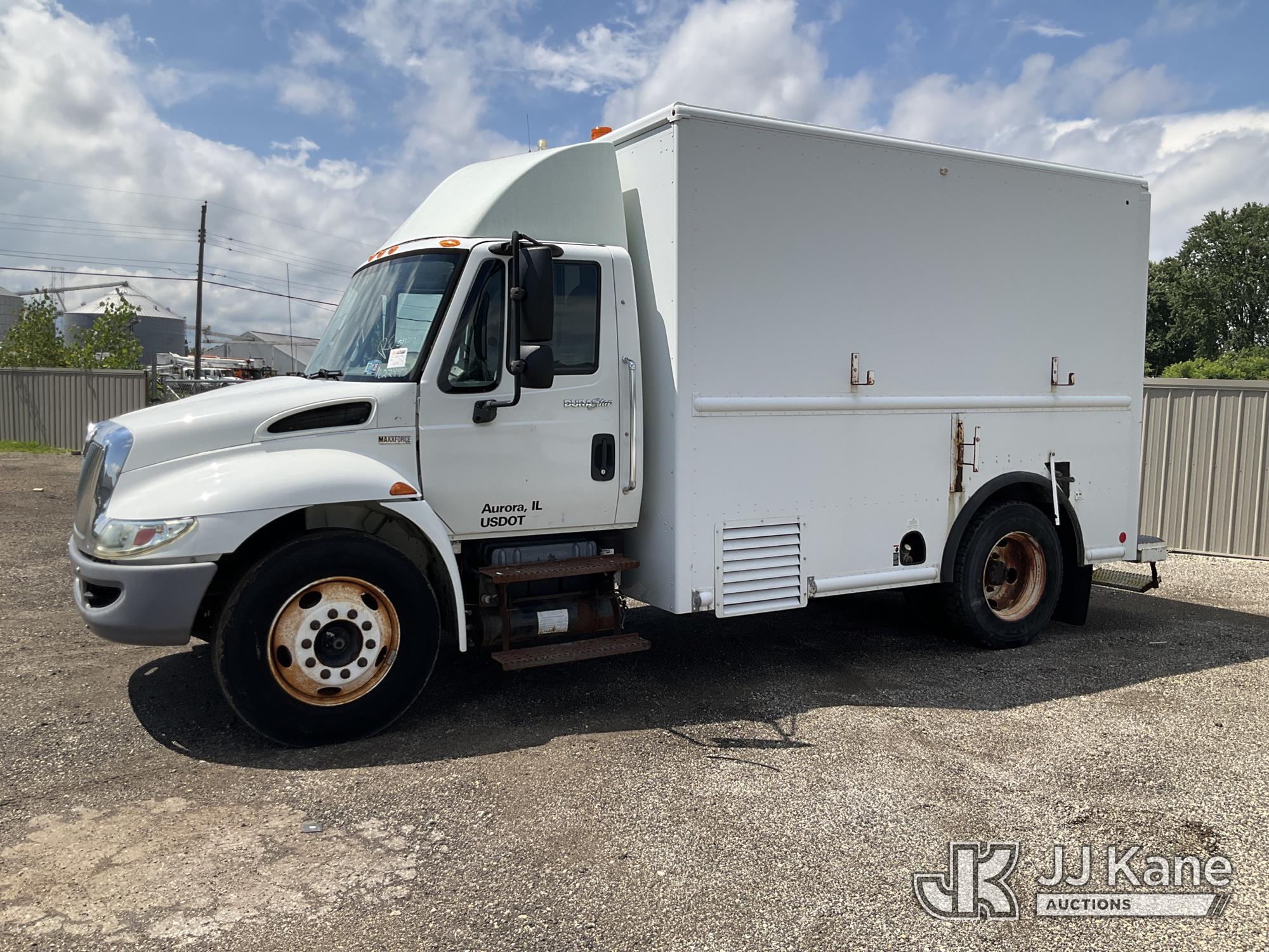 2011 International DuraStar 4300 in South Beloit, IL