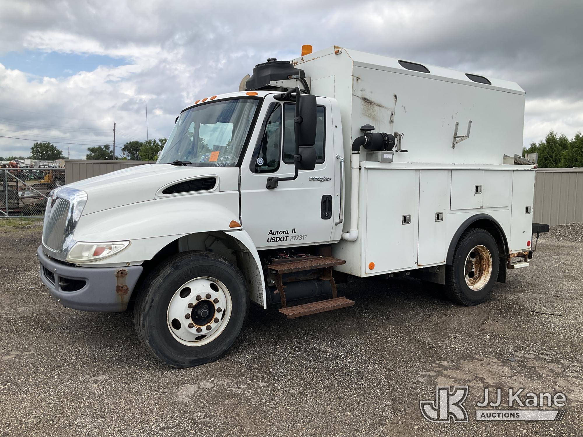 2011 International DuraStar 4300 in South Beloit, IL