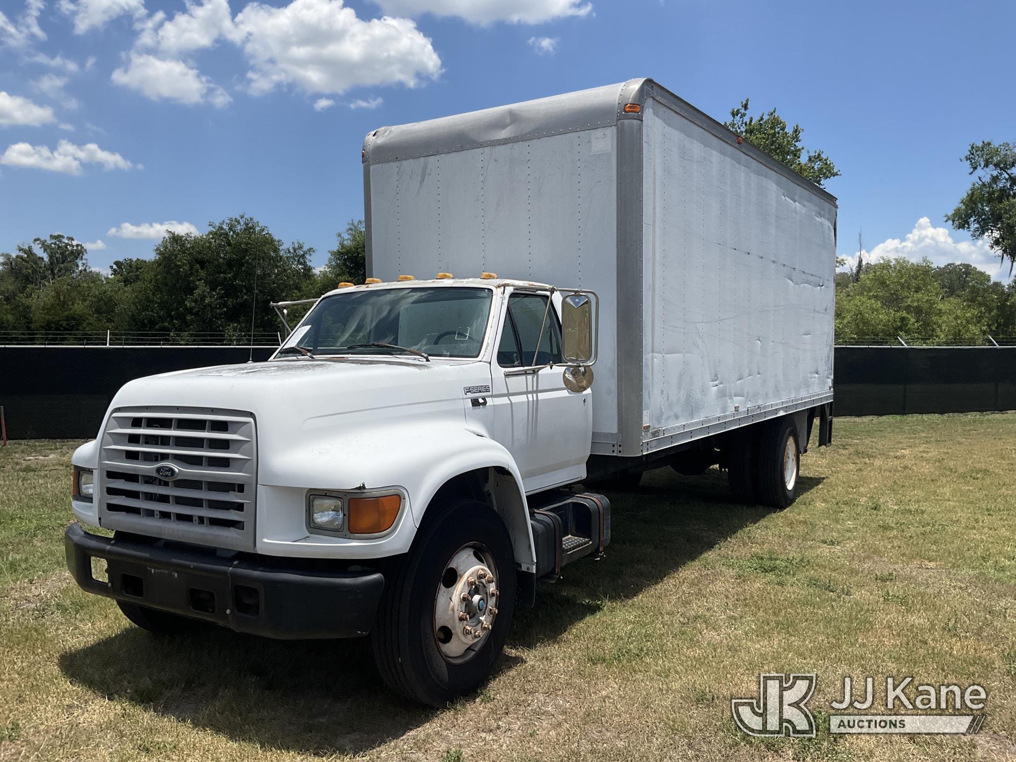 1999 FORD F800 in Thonotosassa, FL