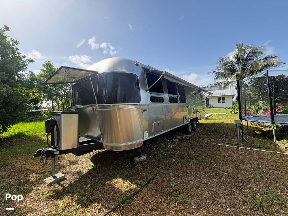 2021 Airstream Flying Cloud 30RB in miami FL