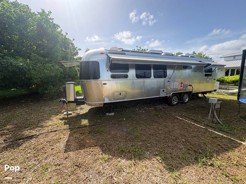 2021 Airstream Flying Cloud 30RB in miami FL