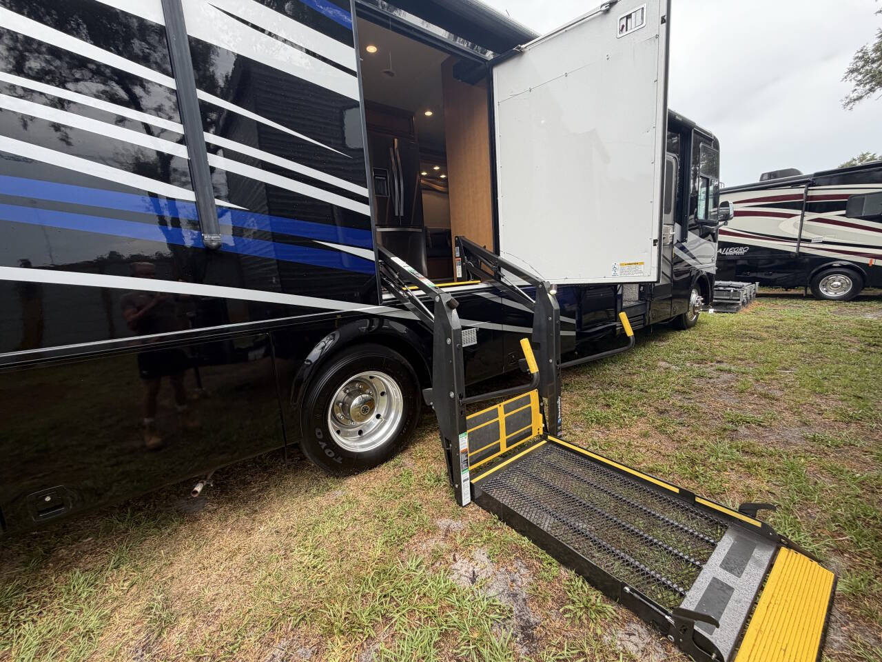 2016 Newmar Canyon Star 3911 in tampa FL