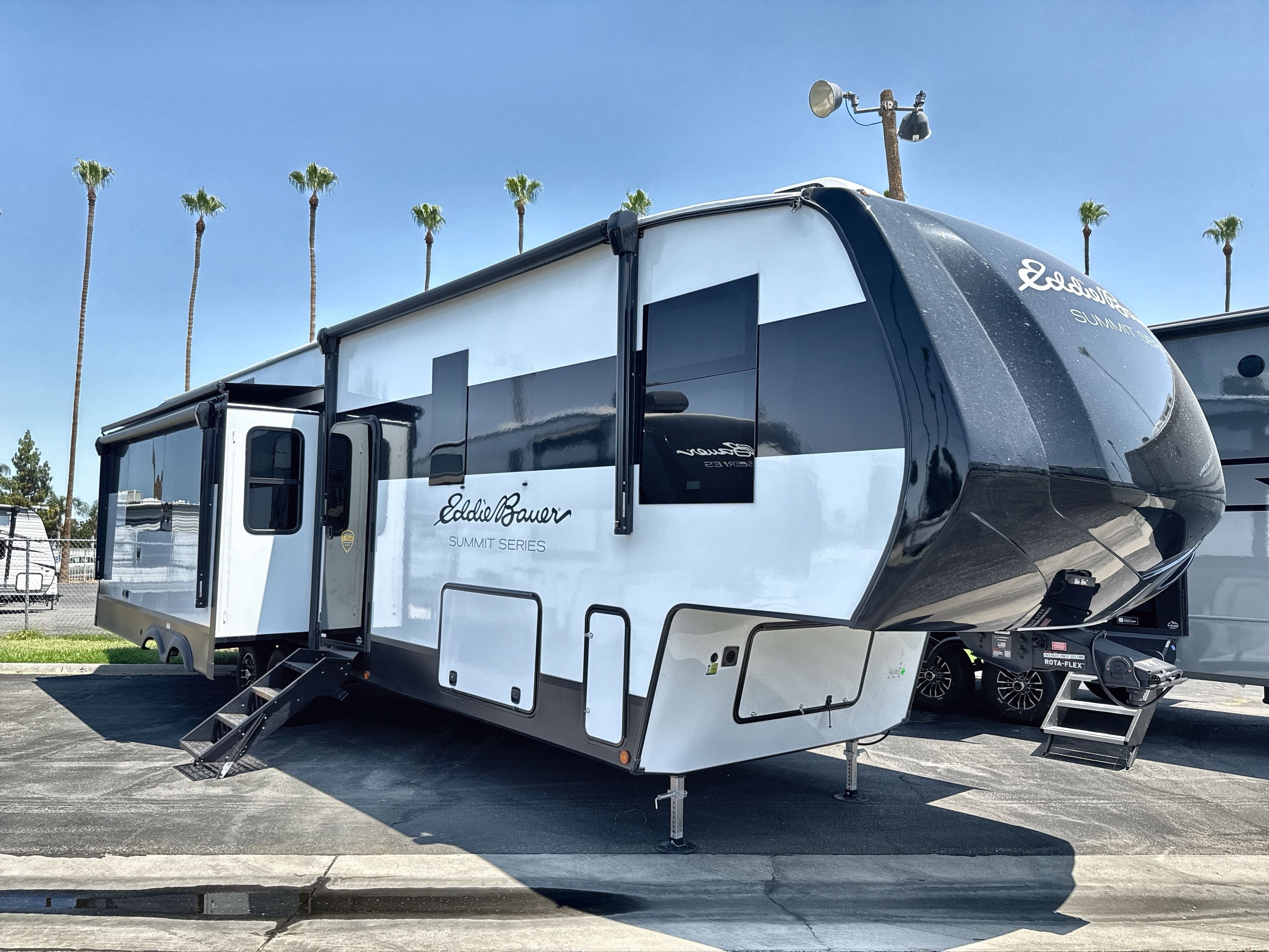 2027 Dutchmen EDDIE BAUER SUMMIT 3511RK in bakersfield CA