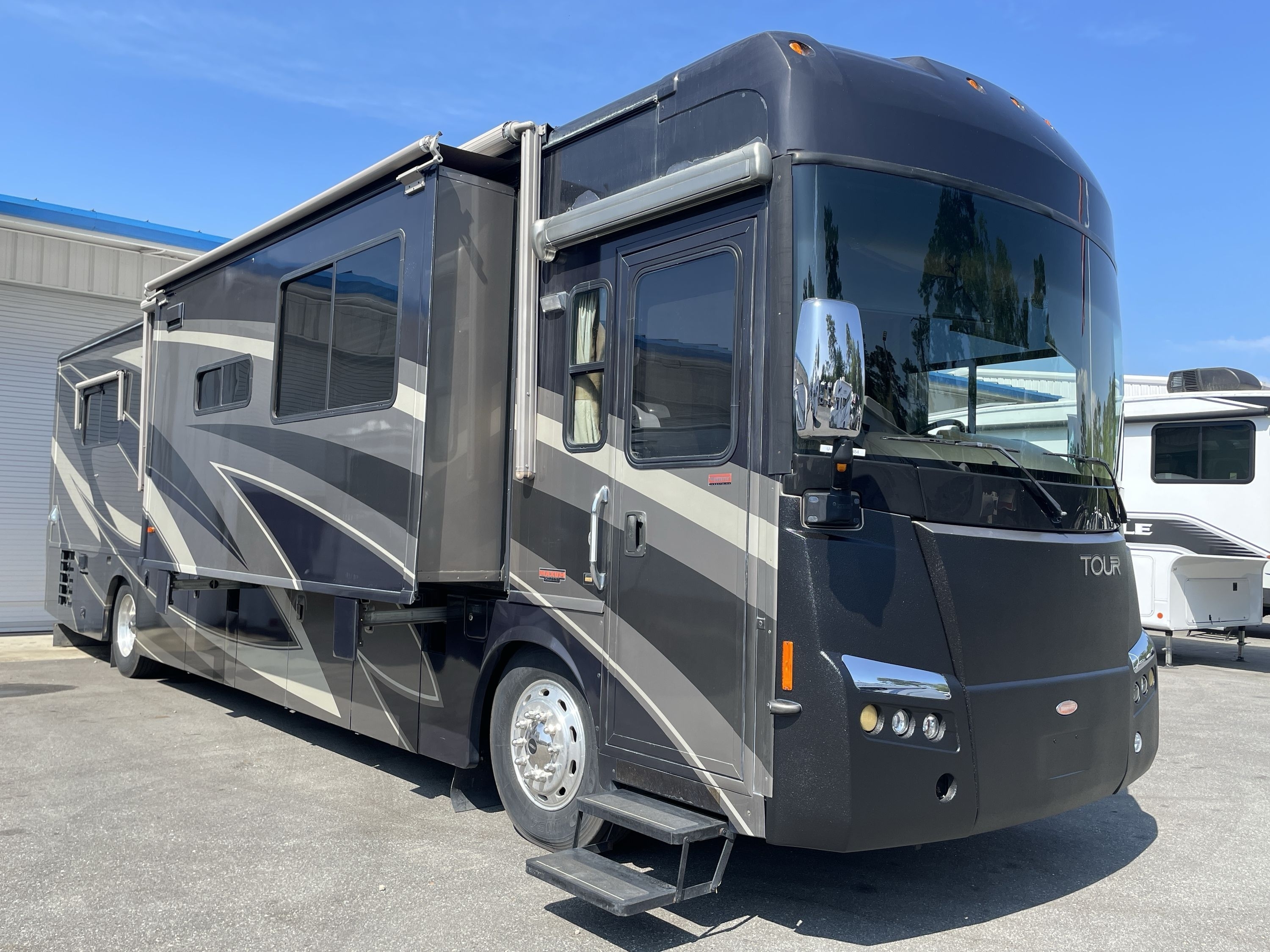 2008 Winnebago TOUR 40KD in midway FL