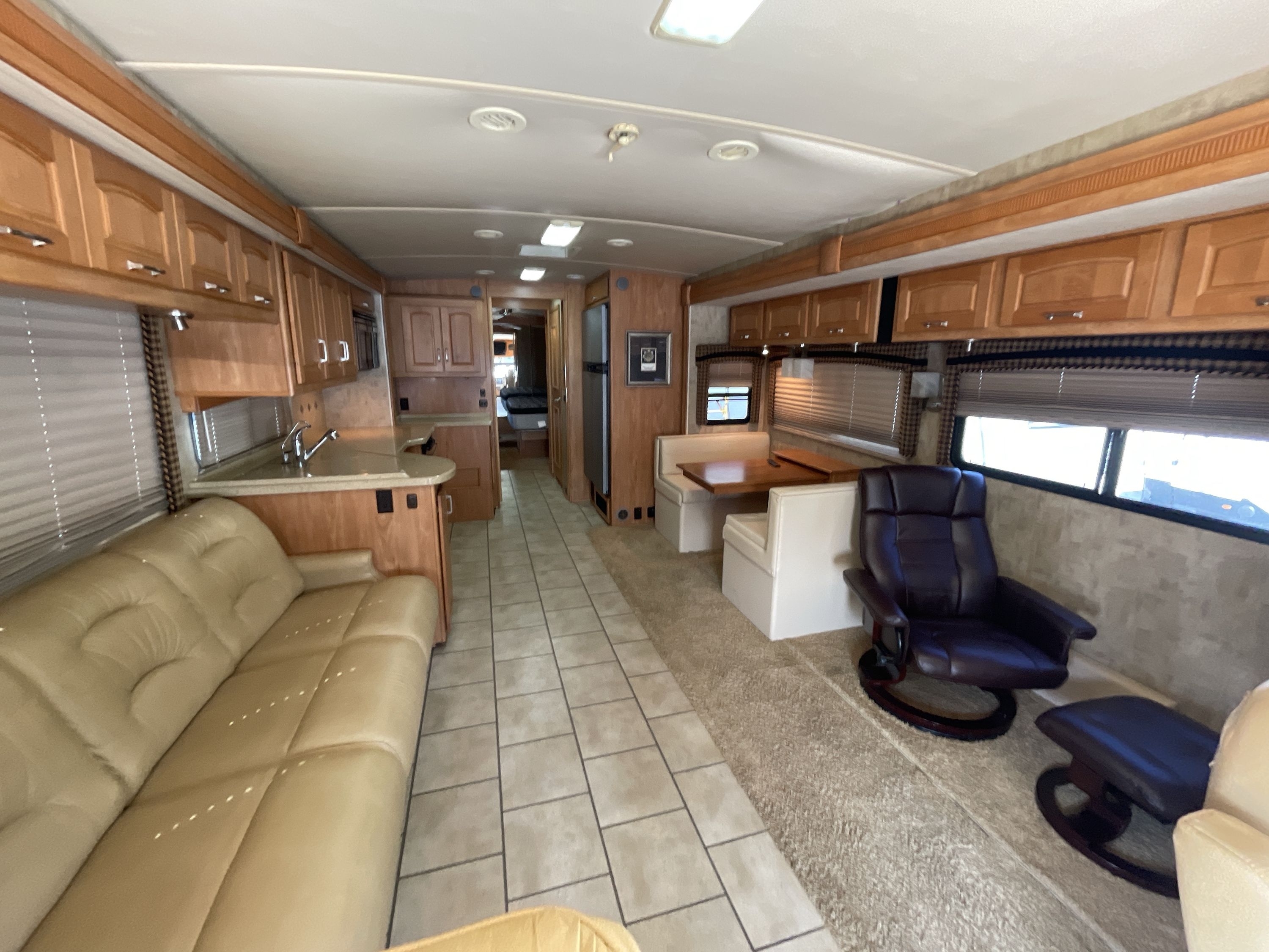 2008 Winnebago TOUR 40KD in midway FL