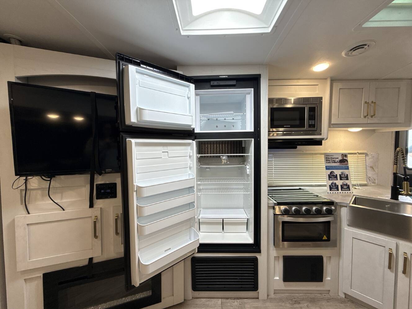 A photo of this 2022 Dutchmen ASTORIA 2703RB