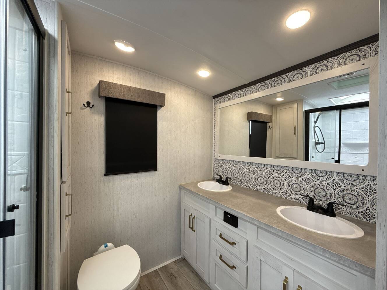A photo of this 2022 Dutchmen ASTORIA 2703RB