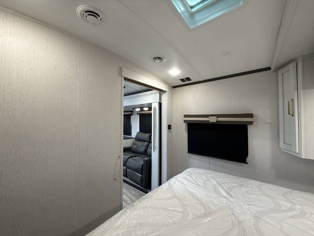 A photo of this 2022 Dutchmen ASTORIA 2703RB