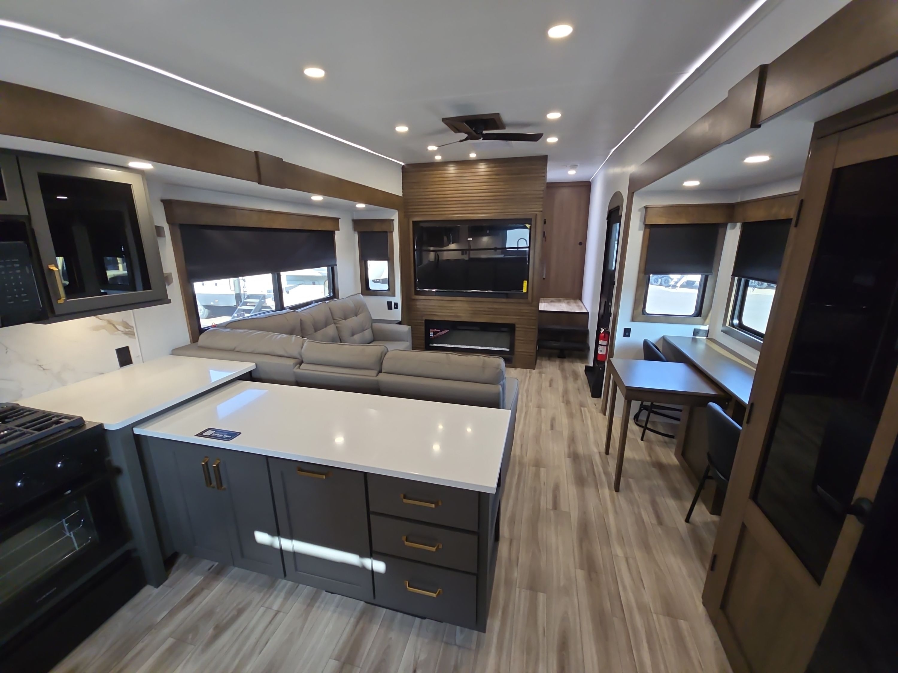2027 Keystone MONTANA HIGH COUNTRY 300RK in lubbock TX