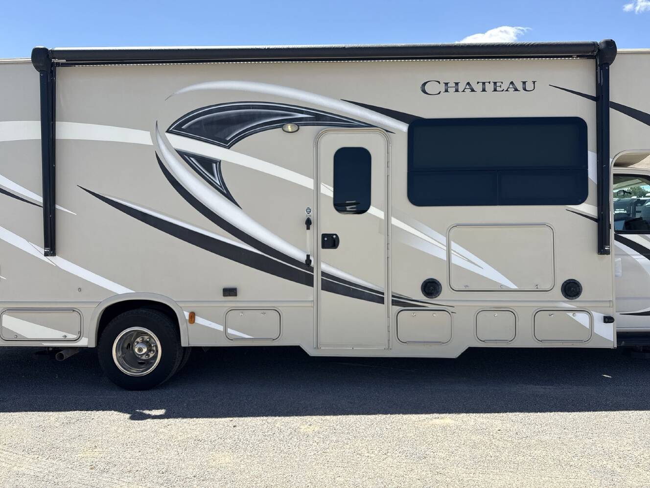 A photo of this 2017 Thor CHATEAU 31W