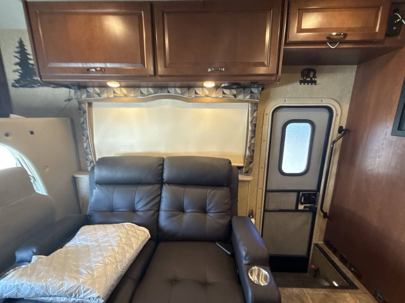 A photo of this 2017 Thor CHATEAU 31W