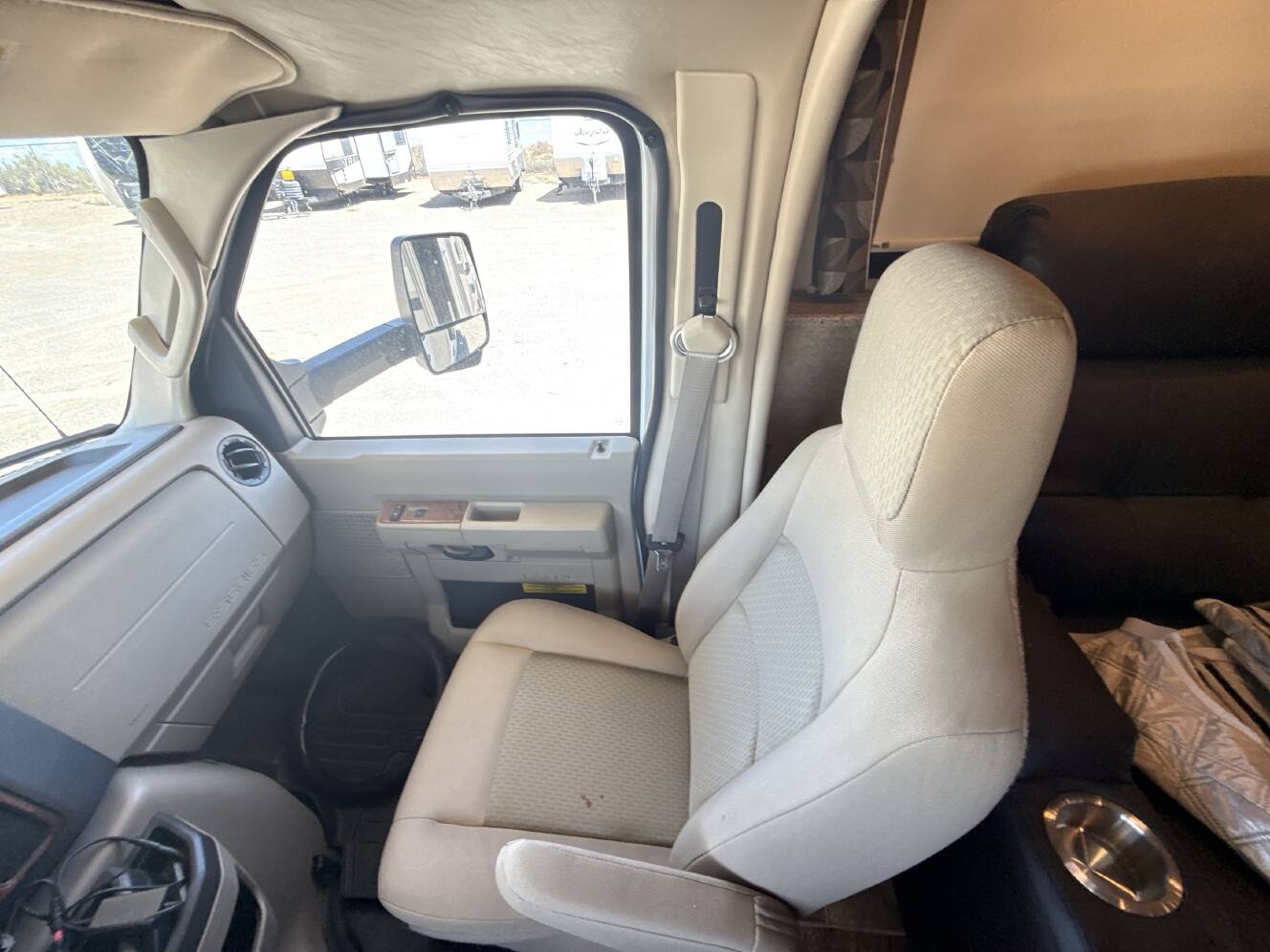 A photo of this 2017 Thor CHATEAU 31W