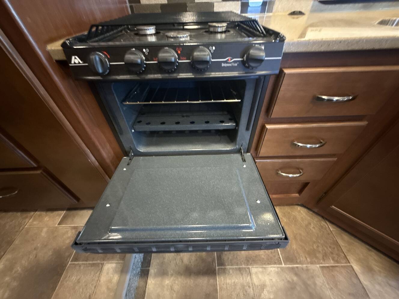 A photo of this 2017 Thor CHATEAU 31W