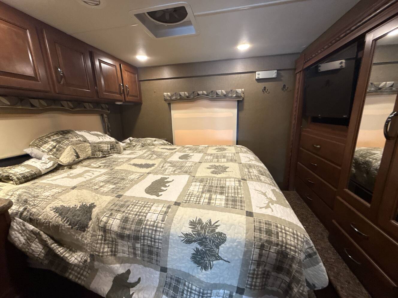 A photo of this 2017 Thor CHATEAU 31W