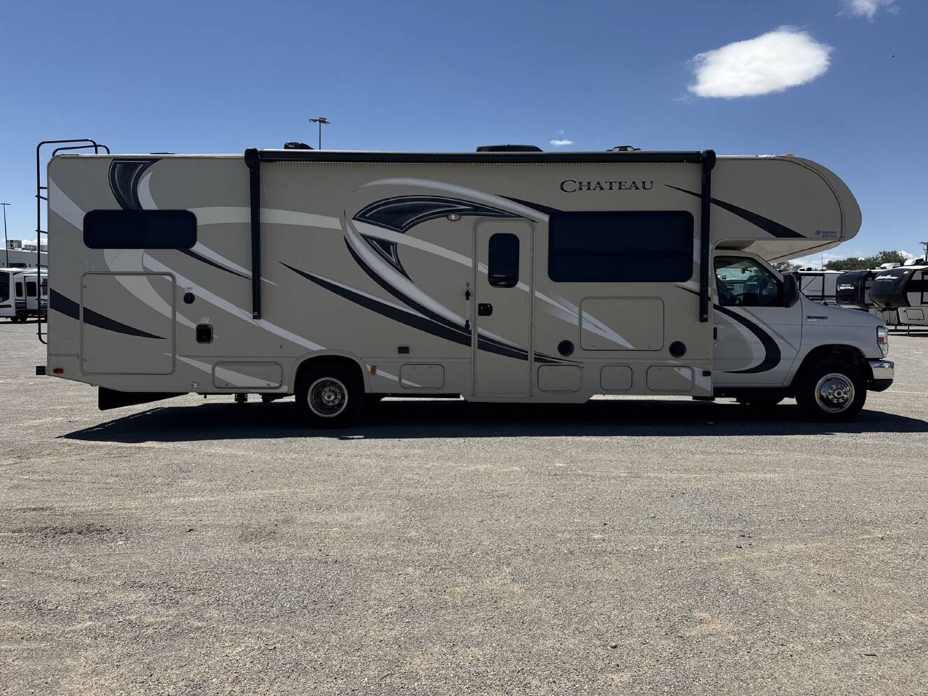 A photo of this 2017 Thor CHATEAU 31W