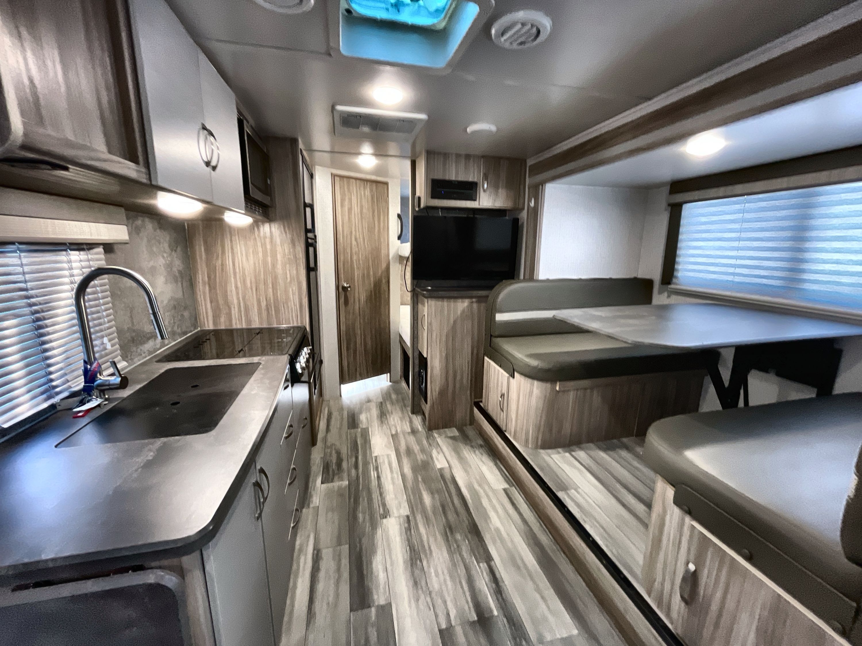 2022 Winnebago MICRO MINNIE 2306BHS in avondale AZ